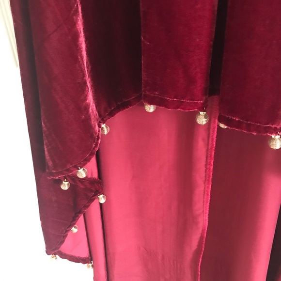 ♥️final mark down ♥️Velvet embroided high low top - Picture 7 of 13